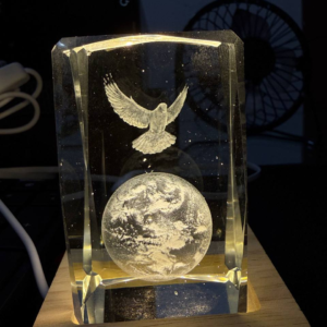 Cubo luz de cristal con imagen religiosa