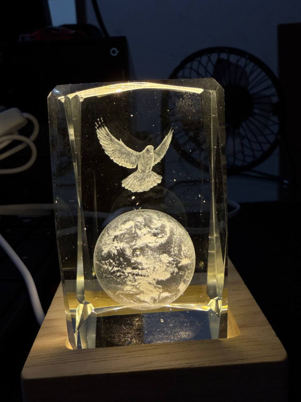 Cubo luz de cristal con imagen religiosa